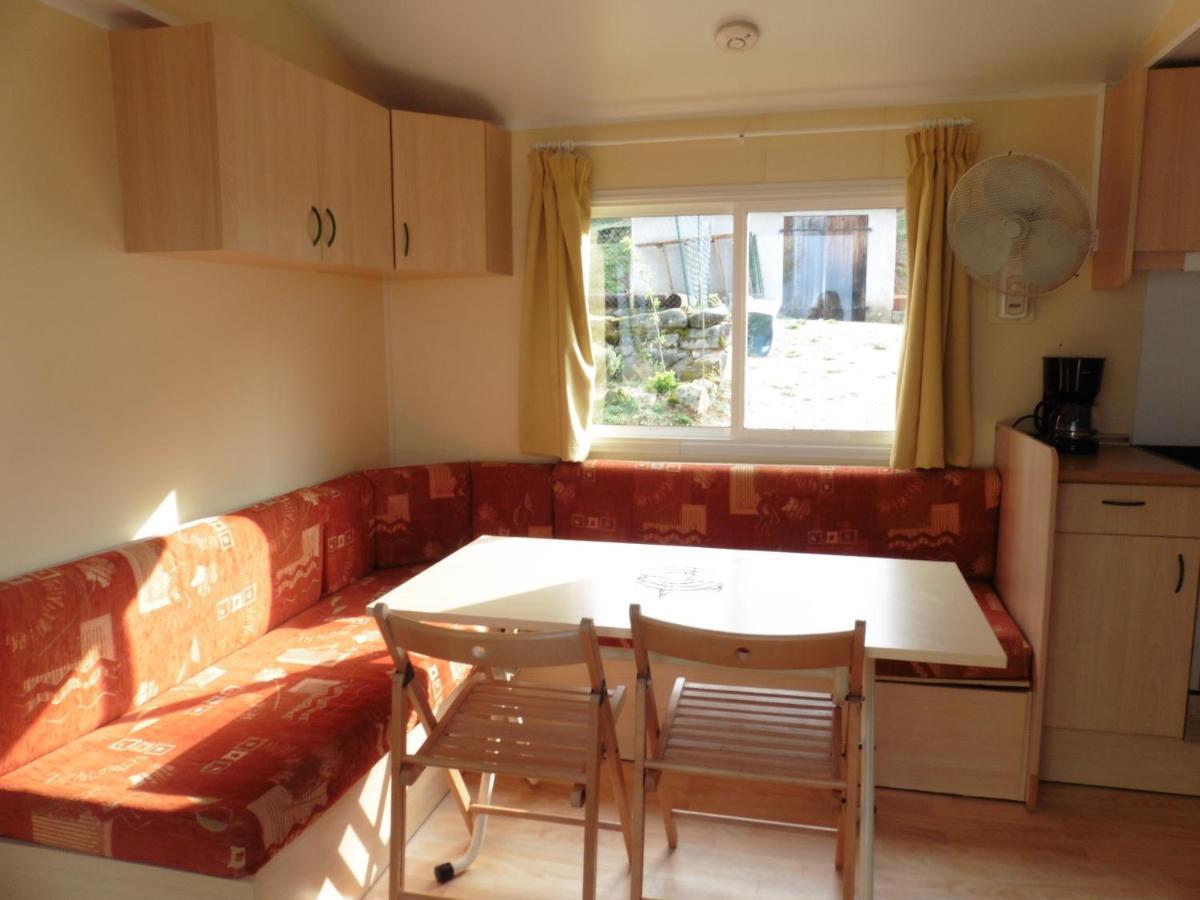 Vollore-Ville Camping Le Montbartoux מראה חיצוני תמונה