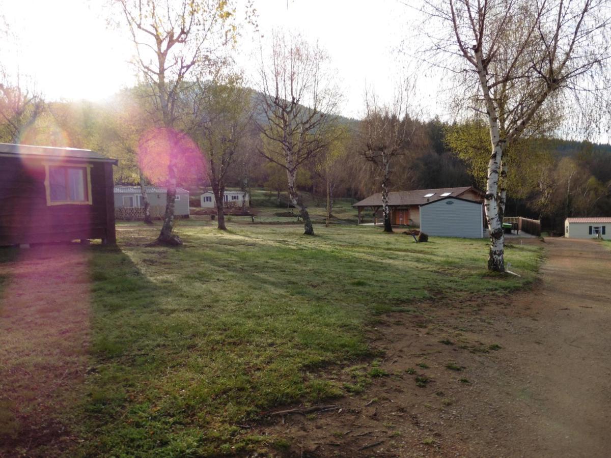 Vollore-Ville Camping Le Montbartoux מראה חיצוני תמונה